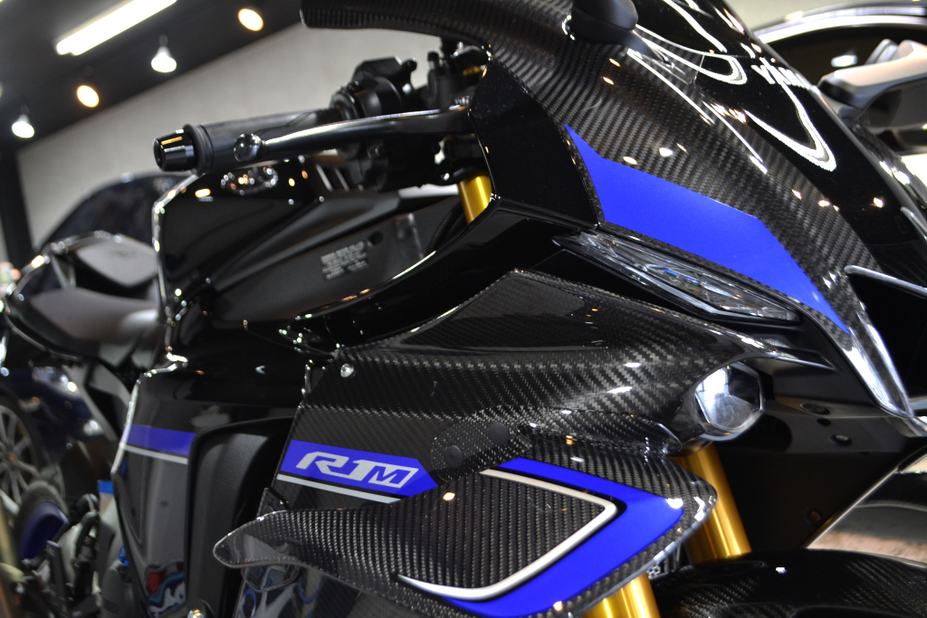 バイクコーティグのヤマハ・Ｒ１Ｍのカーボン柄